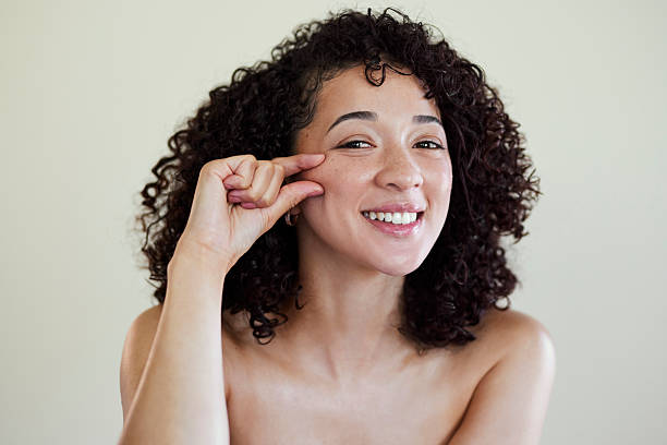 Collagen Stimulation in Dubai: At-Home Devices vs. Professional Clinics