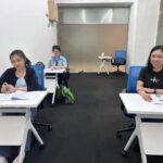 Adult Chinese Learning in Singapore Business Classes and Private Tutors