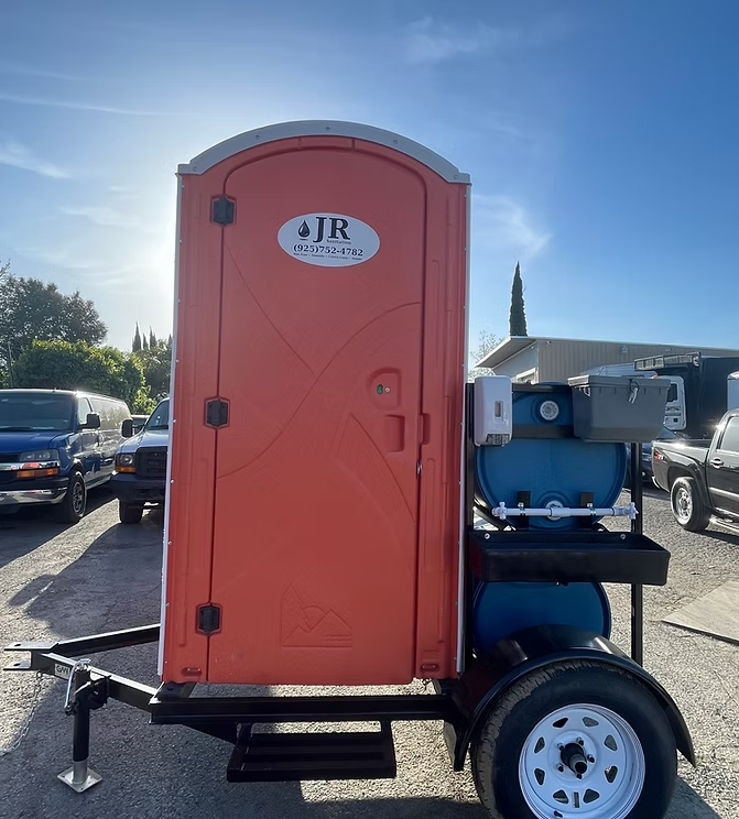 Beach, Garden, or Farm Weddings: Choosing the Right Portable Restrooms