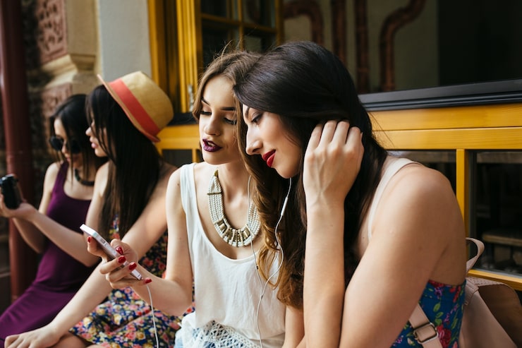 Discovering the Art of Italian-Made Boho Bangle Designs