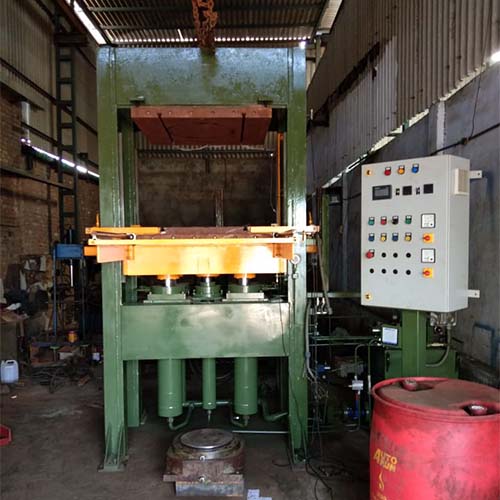 Are there affordable and durable rubber moulding press manufacturers in India?