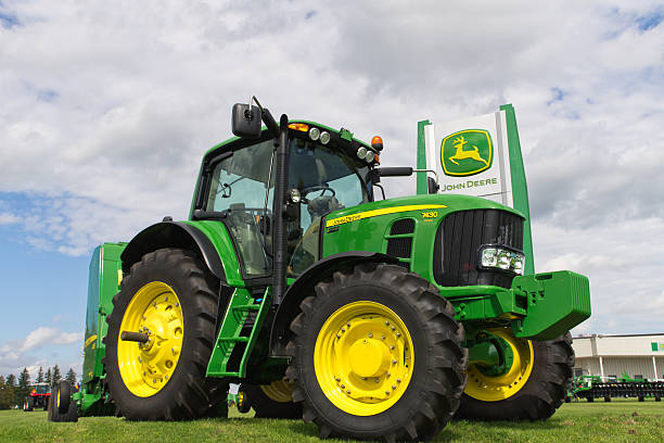 John Deere vs New Holland: 2026 Tractor Specs & Performance