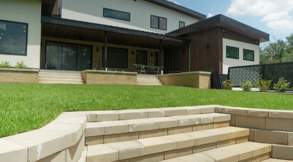 Aquatic Luxury Transforming Estates with Custom Swimming Pool Construction