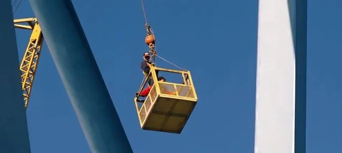 What to Know Before Using a Crane Lifting Cage on Site