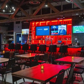 What Sets a Modern Bar & Grill Apart From Traditional Restaurants