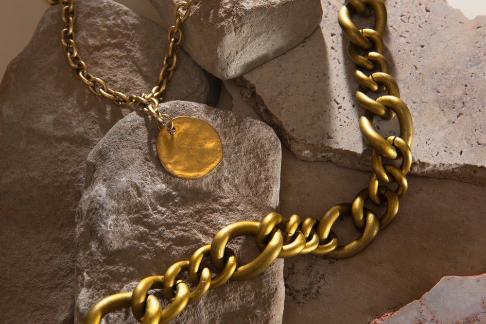 Gold Rings & Necklaces Dubai: Discover the Beauty of 18K Gold Jewelry for Modern Women