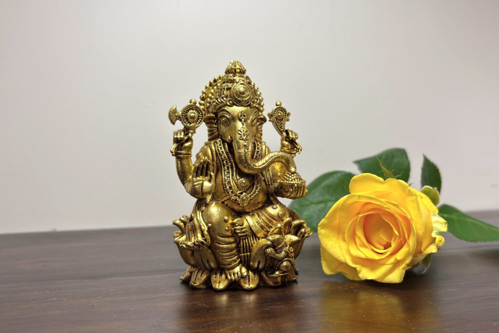 Is gifting a Ganesh idol considered auspicious?