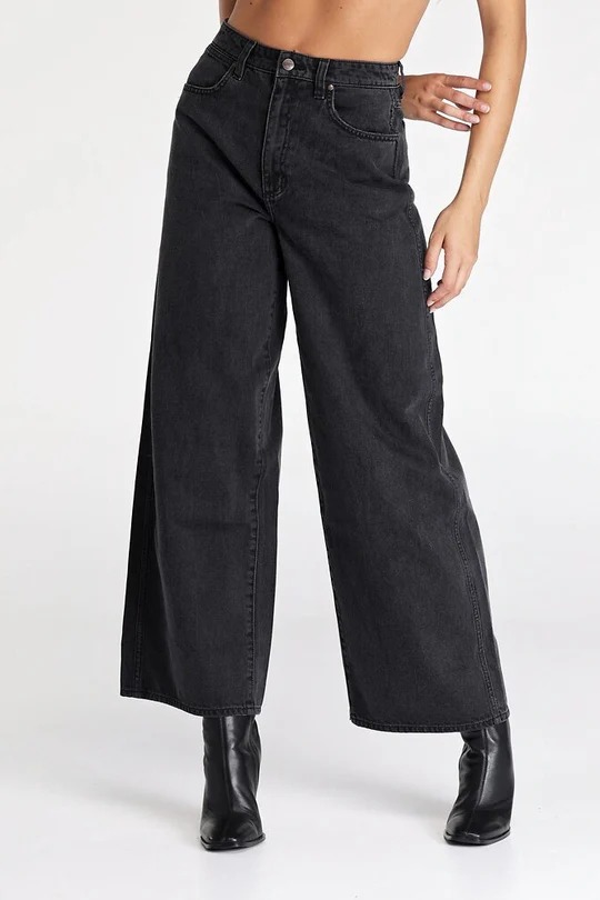 Wrangler Jeans: The Complete Guide to Finding Your Perfect Fit