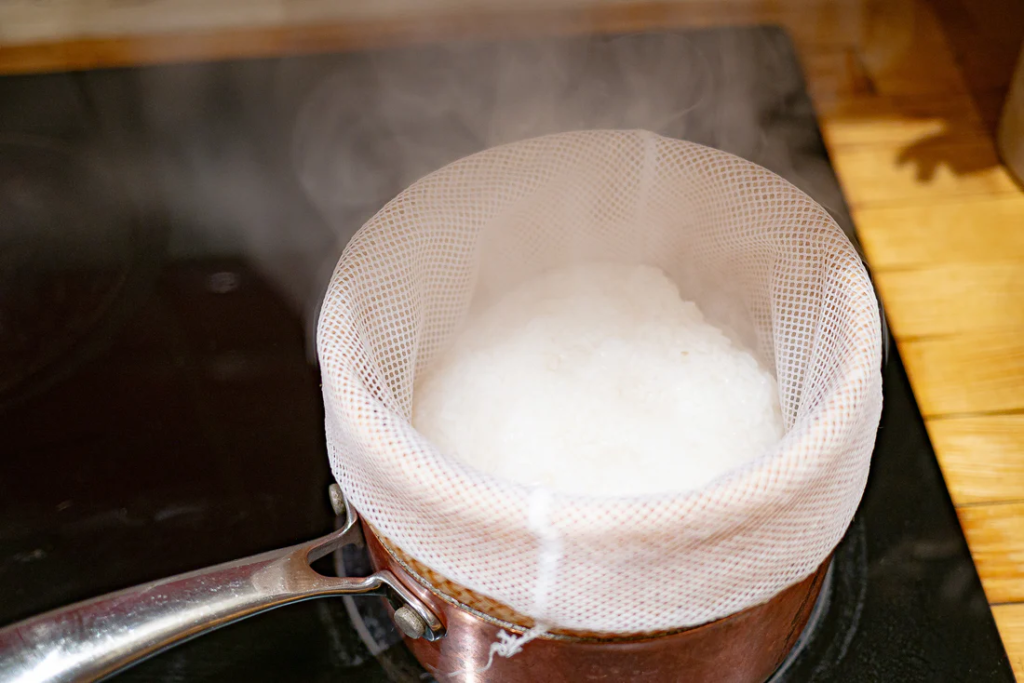 Benefits of Using a Bamboo Sticky Rice Container in Your Kitchen