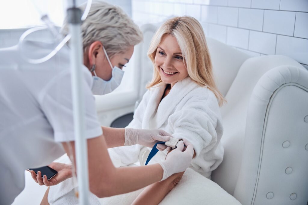 How Anti-Aging IV Drip In Dubai Helps Promote Wellness