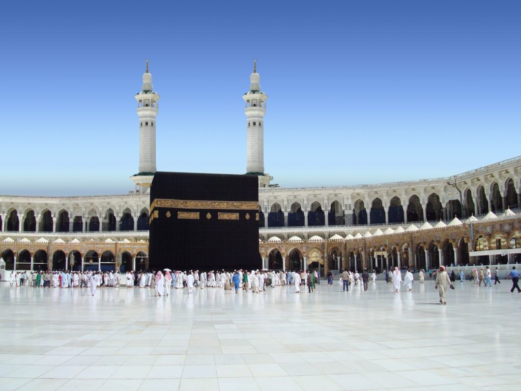 What Shapes Umrah Booking Decisions in Manchester Today