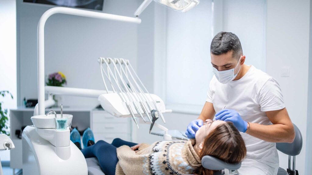 Smile Makeover Treatments Offered by a Cosmetic Dentist