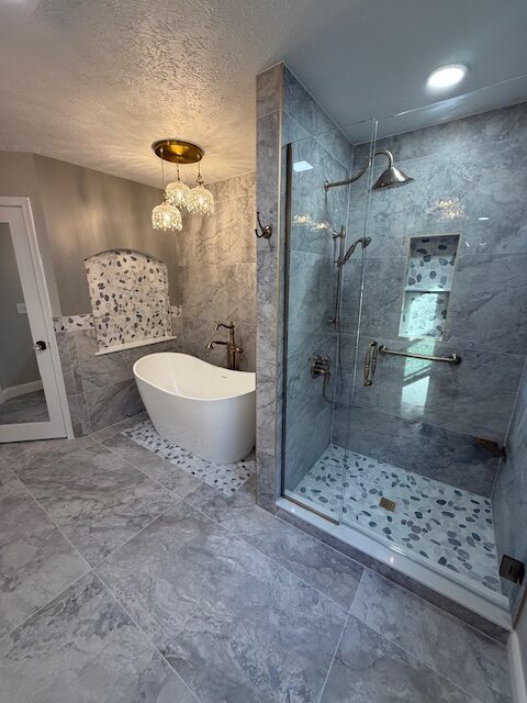 Why Walk-In Showers Are Replacing Tubs in Modern Bathroom Renovations