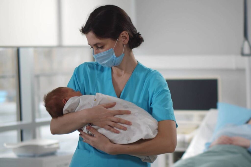 The Difference Between Neonatal Care and Newborn Home Nursing