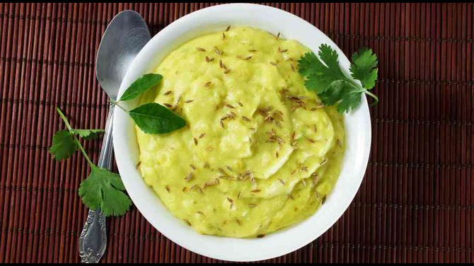Brown Rice Khichu – A Healthy Gujarati Steamed Snack