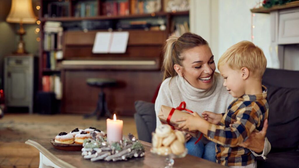 Where Can You Find the Best Christmas Figurines online?