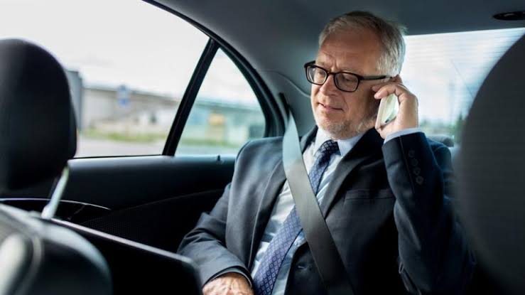 Why Do Travelers Prefer Chauffeur Service in Luxury Car Paris?