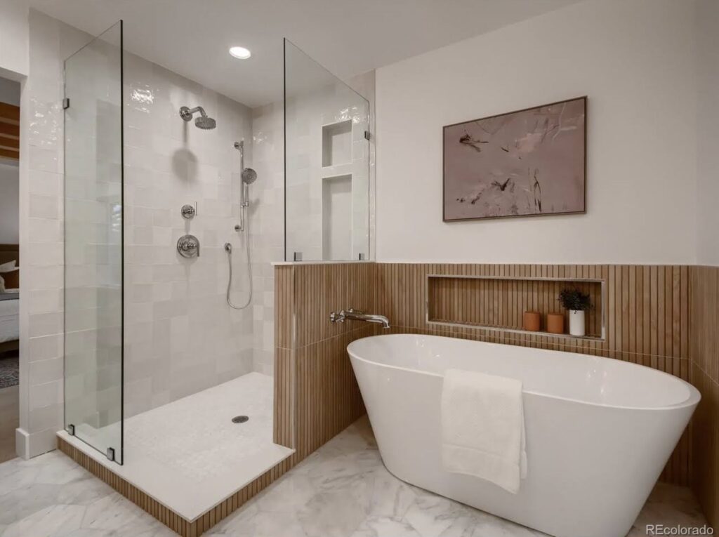 Which Stand Alone Tub Shape Works Best in a Small Bathroom? Oval, Rectangular, Round, or Japanese Soaking Tub