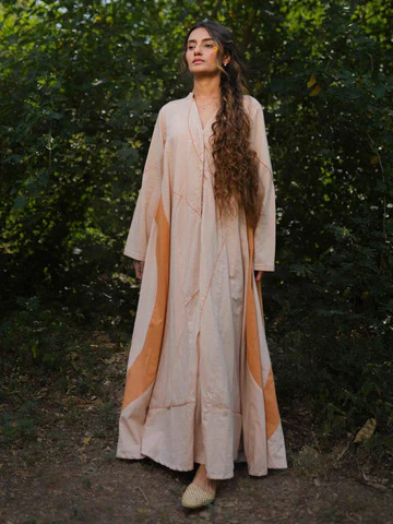 Redefining Nightlife Glamour: How to Accessorize a Sleek Long Sleeve Maxi Dress for Evening Galas