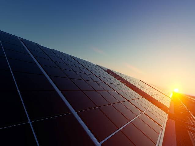 5 Direct Questions to Ask Solar Panel Contractors Near Me Before Signing a Contract