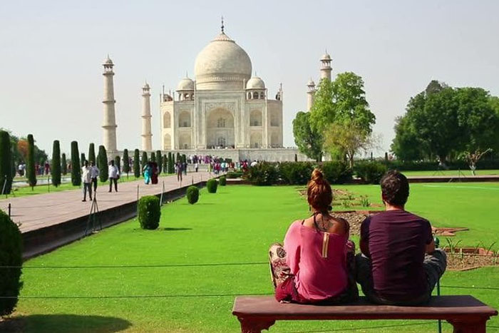 Best Places to Visit in Agra: A Same Day Taj Mahal Tour by Car