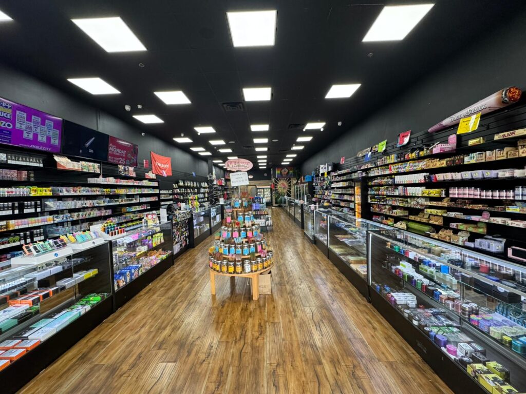 What Experienced Hookah Buyers Look for Before Visiting a Hookah Shop