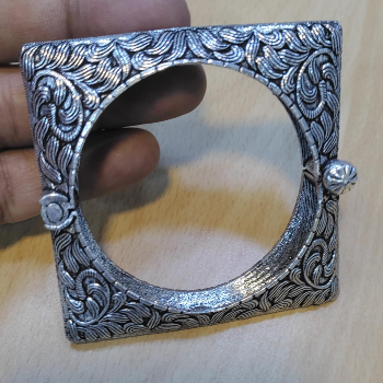 Switch Your Look from Traditional Maharashtrian Jewellery to Oxidised Jewellery: Shop Bangle Designs