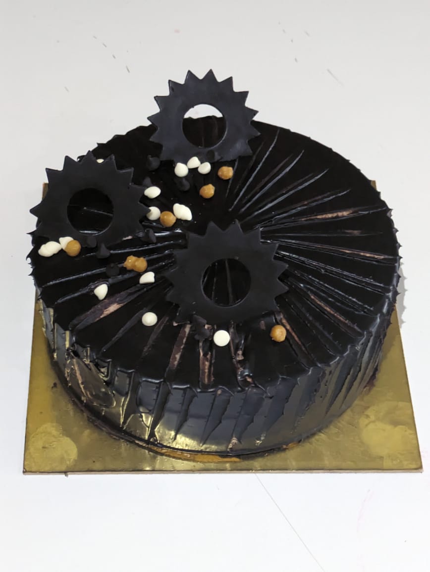 Indulge in Sweet Delight: The Perfect Chocolate Crunch Cake for Every Occasion