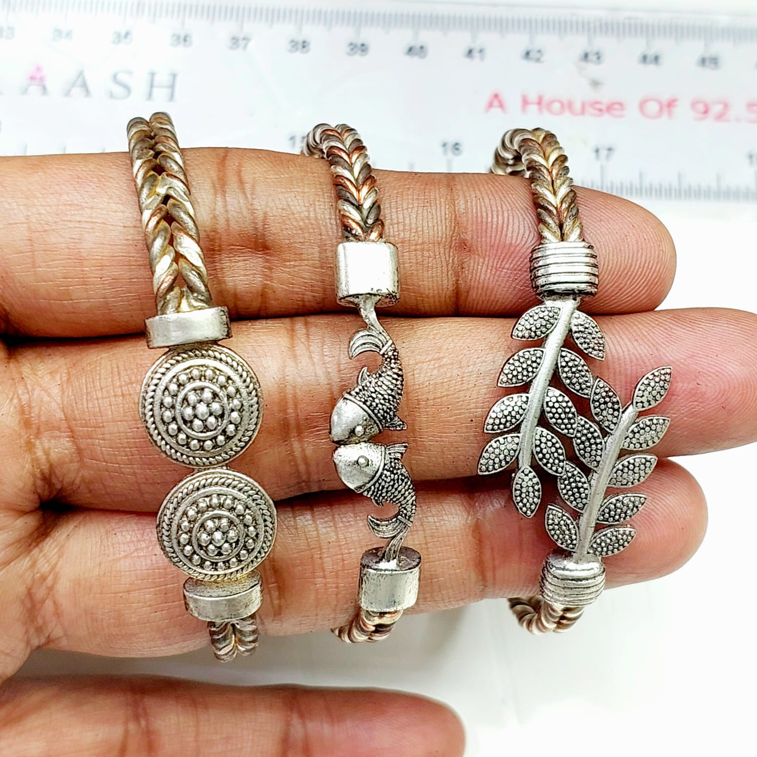 The Golden Bond: Transforming Relationships with Parekh Jewel's Exquisite Bracelets