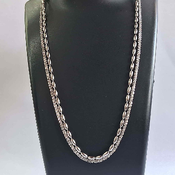 Silver Necklaces for Women: Expert Tips for Selection and Styling