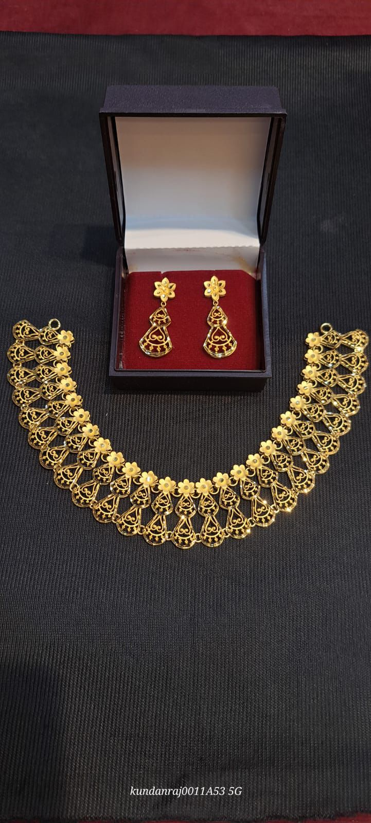 The Golden Elegance: How an Exquisite Gold Necklace Transforms Lives