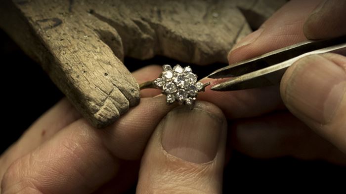 Reviving Memories: How Jewellery Repair Brings Your Treasured Pieces Back to Life