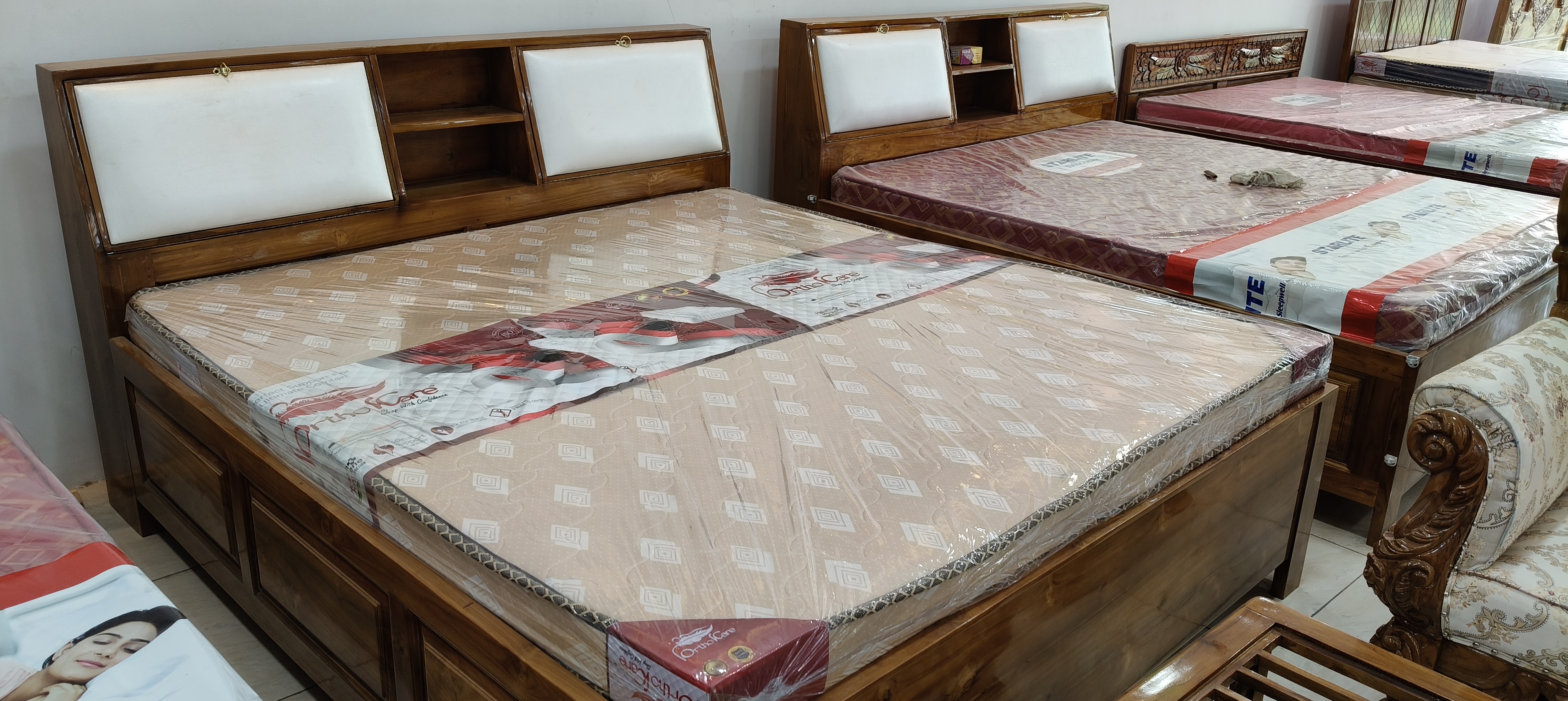 Discover the Elegance and Utility of Teak Wood Diwan Beds: A Blend of Tradition and Modern Design