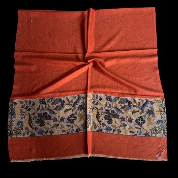 Crafting Confidence: How the Kani Border Stole Transforms Everyday Elegance