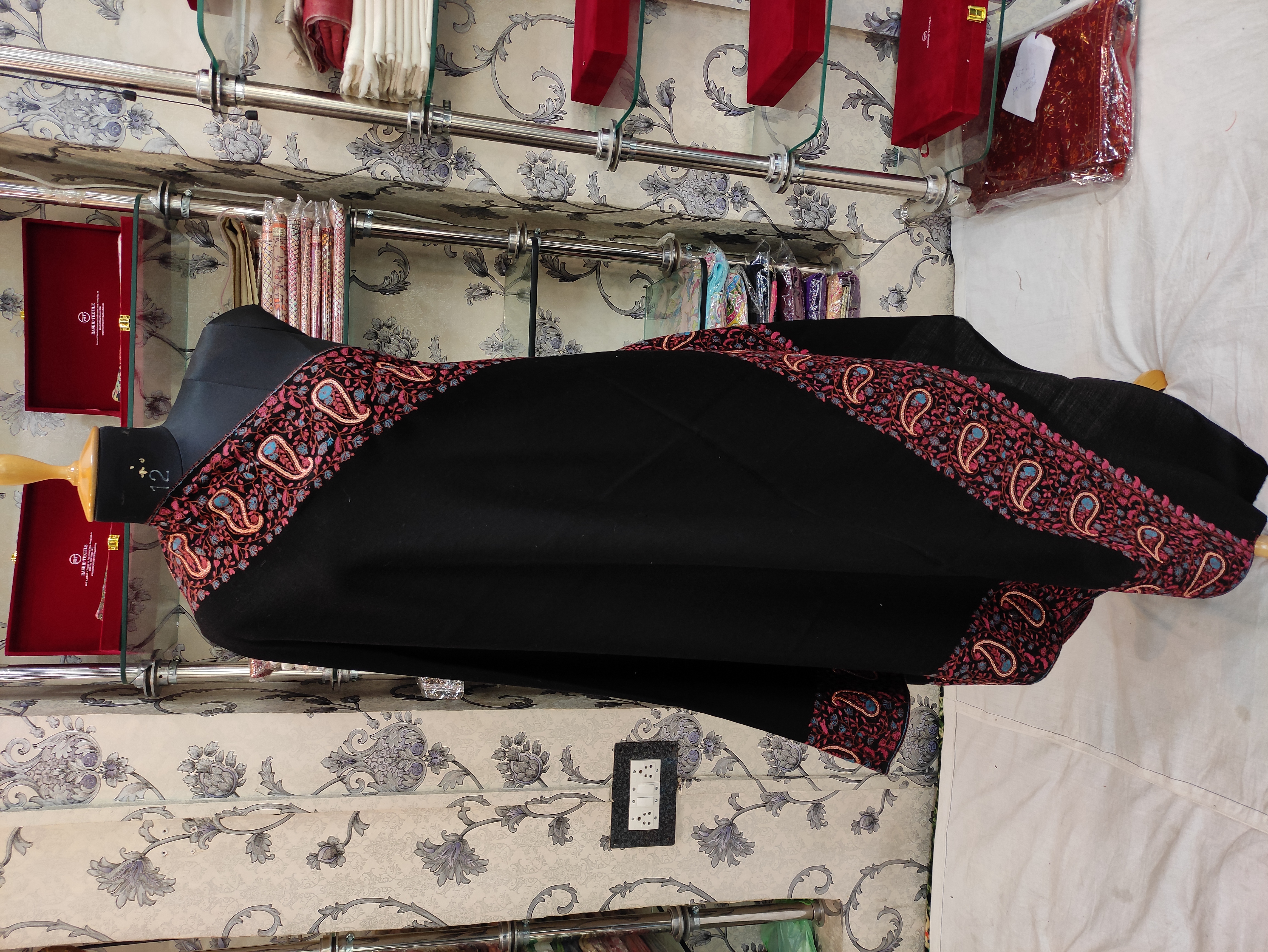 Embrace Elegance: The Semi-Pashmina Shawl That Transforms Lives