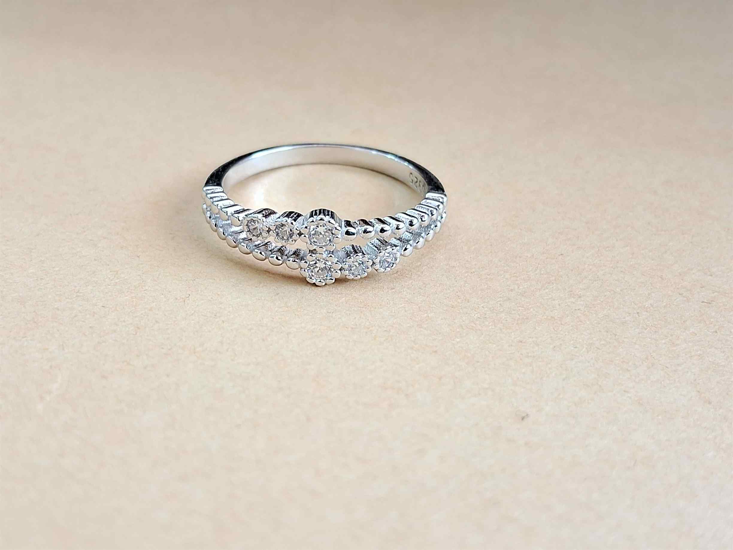 Embrace Elegance with a Silver Ring: A Perfect Gift for Every Occasion