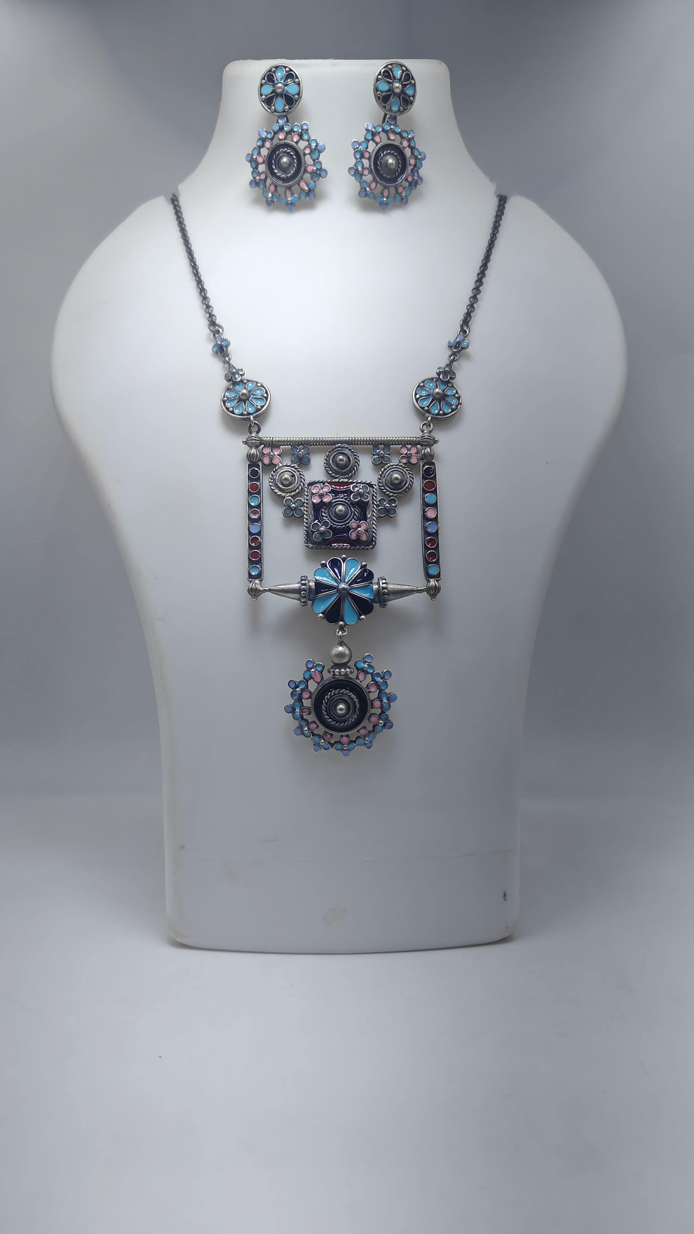 Embracing Heritage: How the Fusion Mandana Necklace Completes Your Cultural Journey