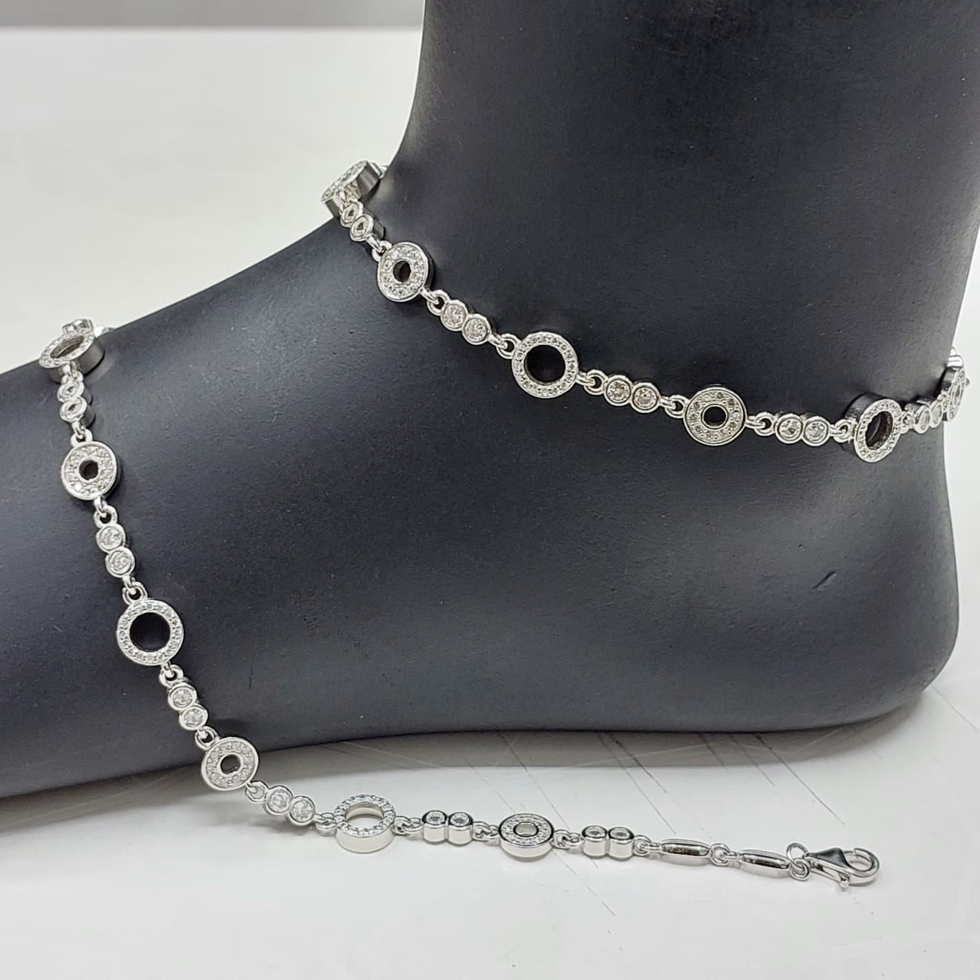 Embracing Tradition and Modernity: The Perfect Anklet for Every Occasion