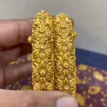 Embracing Tradition with Elegance: The Story of Priya and Her Perfect Kangan