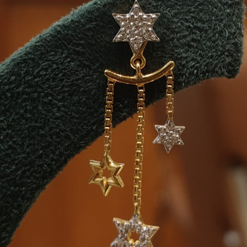 A Starry Affair: How Star Hanging Earrings Can Transform Your Look