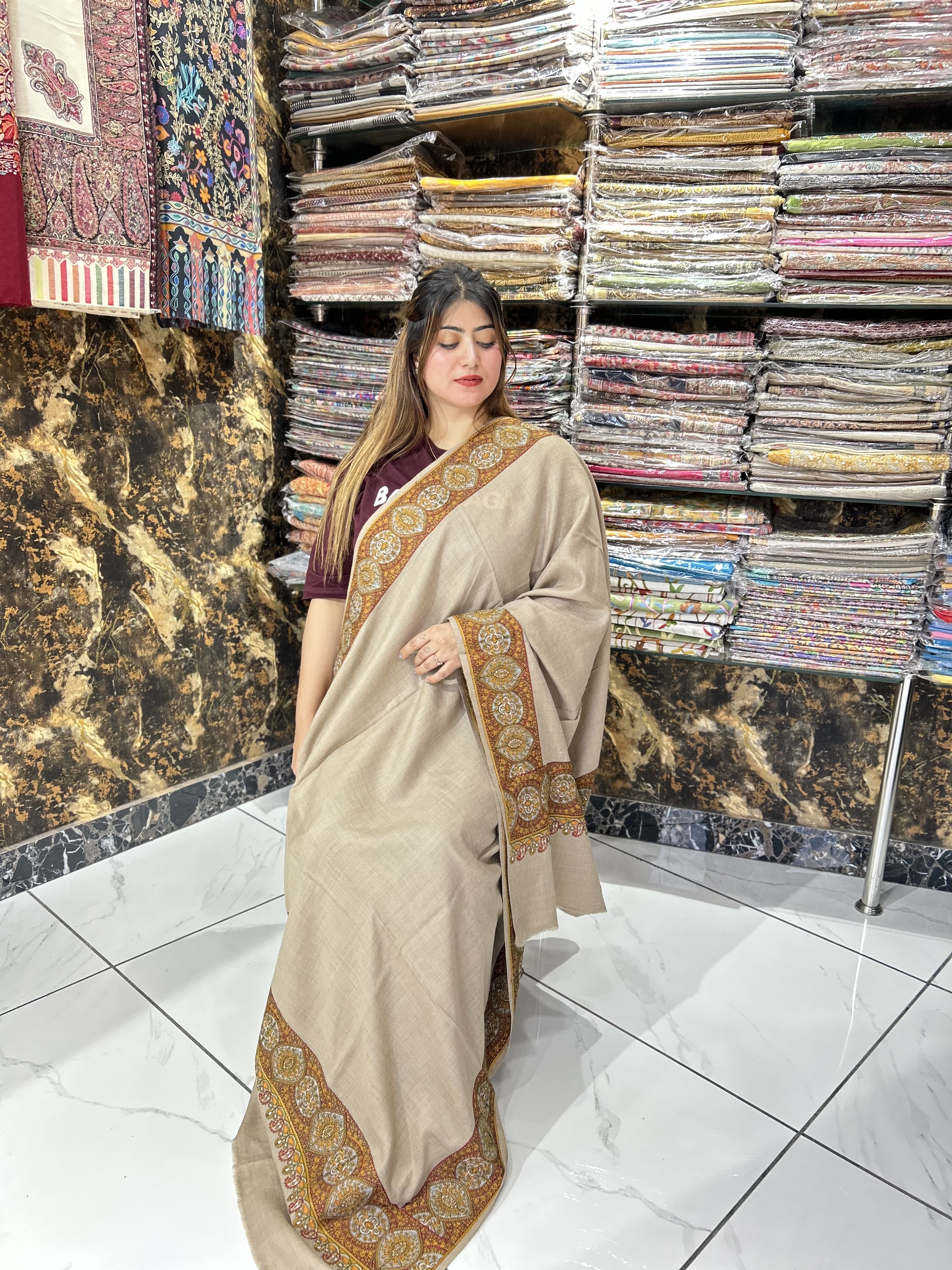 Embrace Elegance with Sozni Door Dar Shawl: The Perfect Blend of Tradition and Style