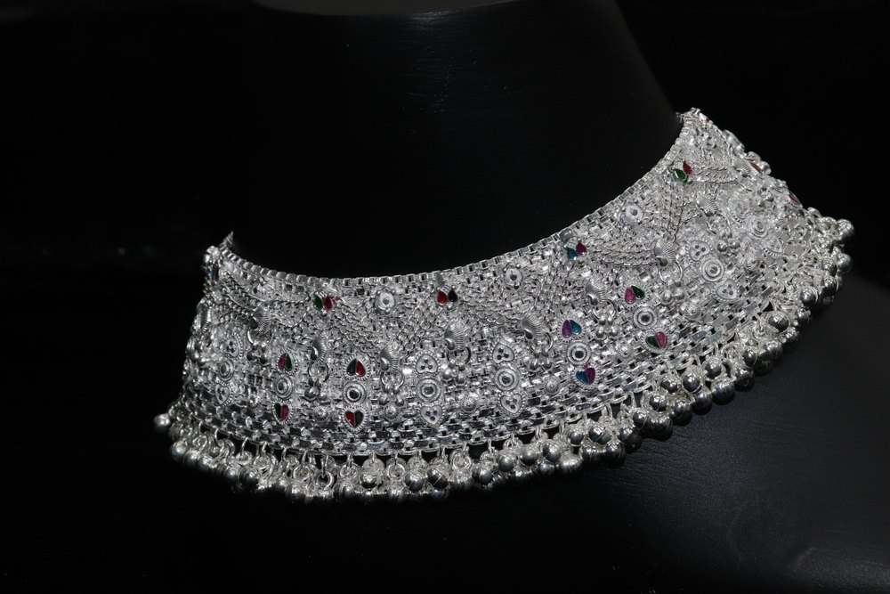 Embrace Elegance: How Silver Payals Enrich Neha’s Traditional Celebrations