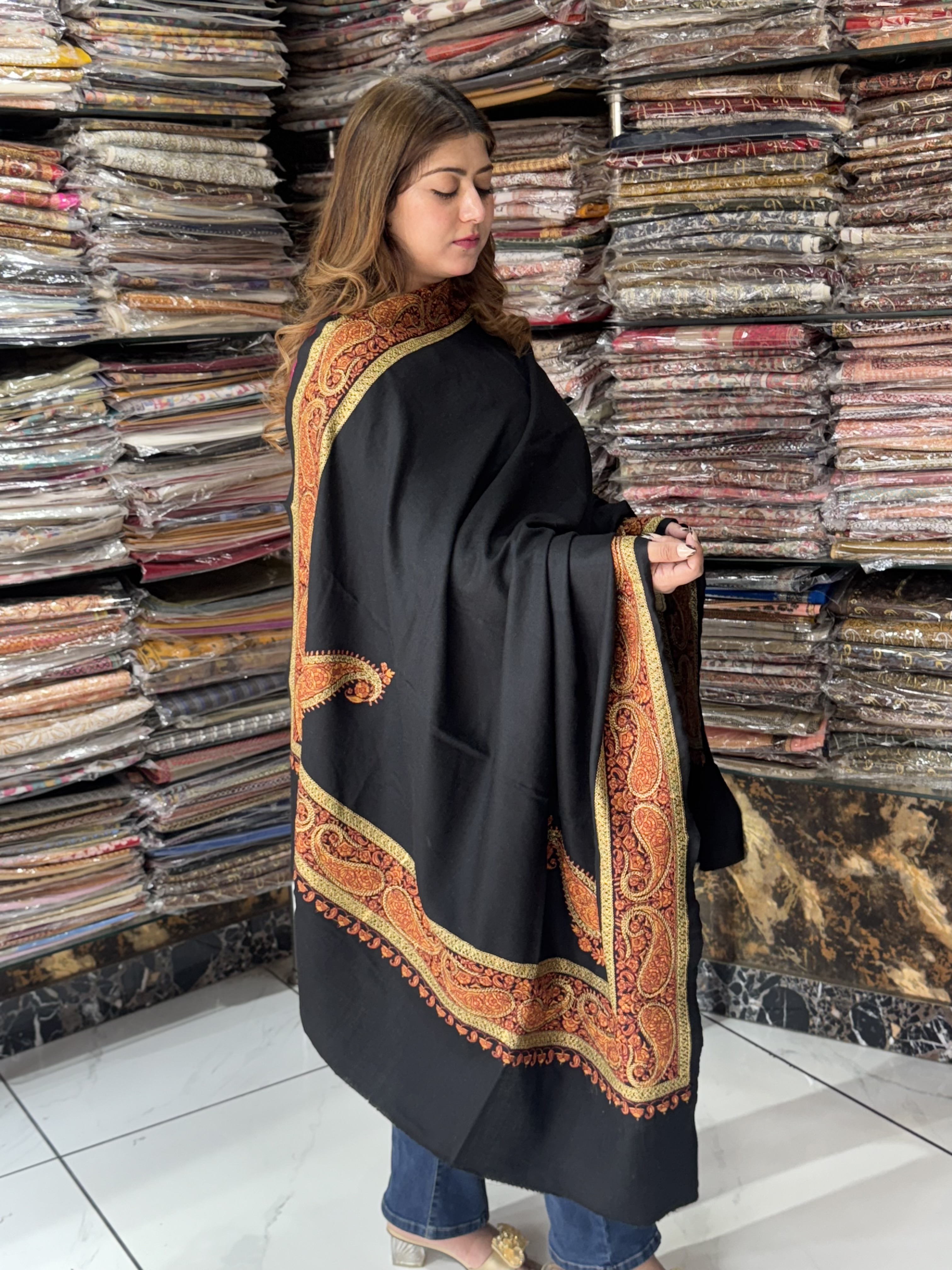 Embrace Elegance: How the Zaridor Shawl Transforms Style and Confidence