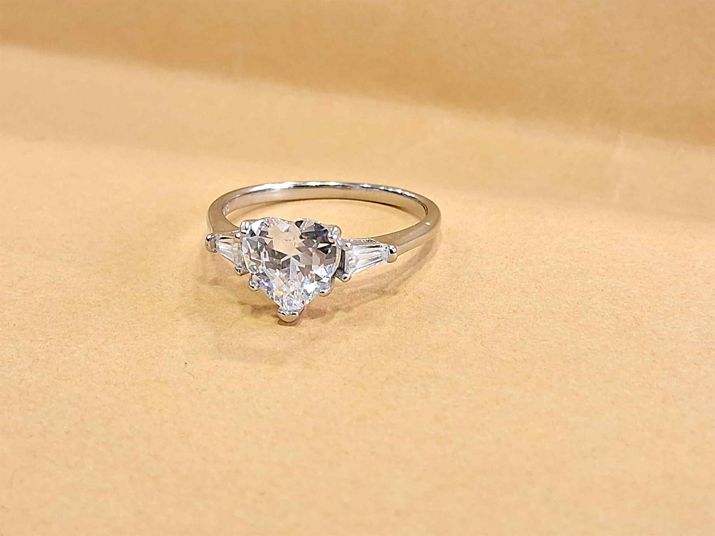 A Glimpse of Elegance: How a Silver Ring with Diamond Stone Transforms Lives