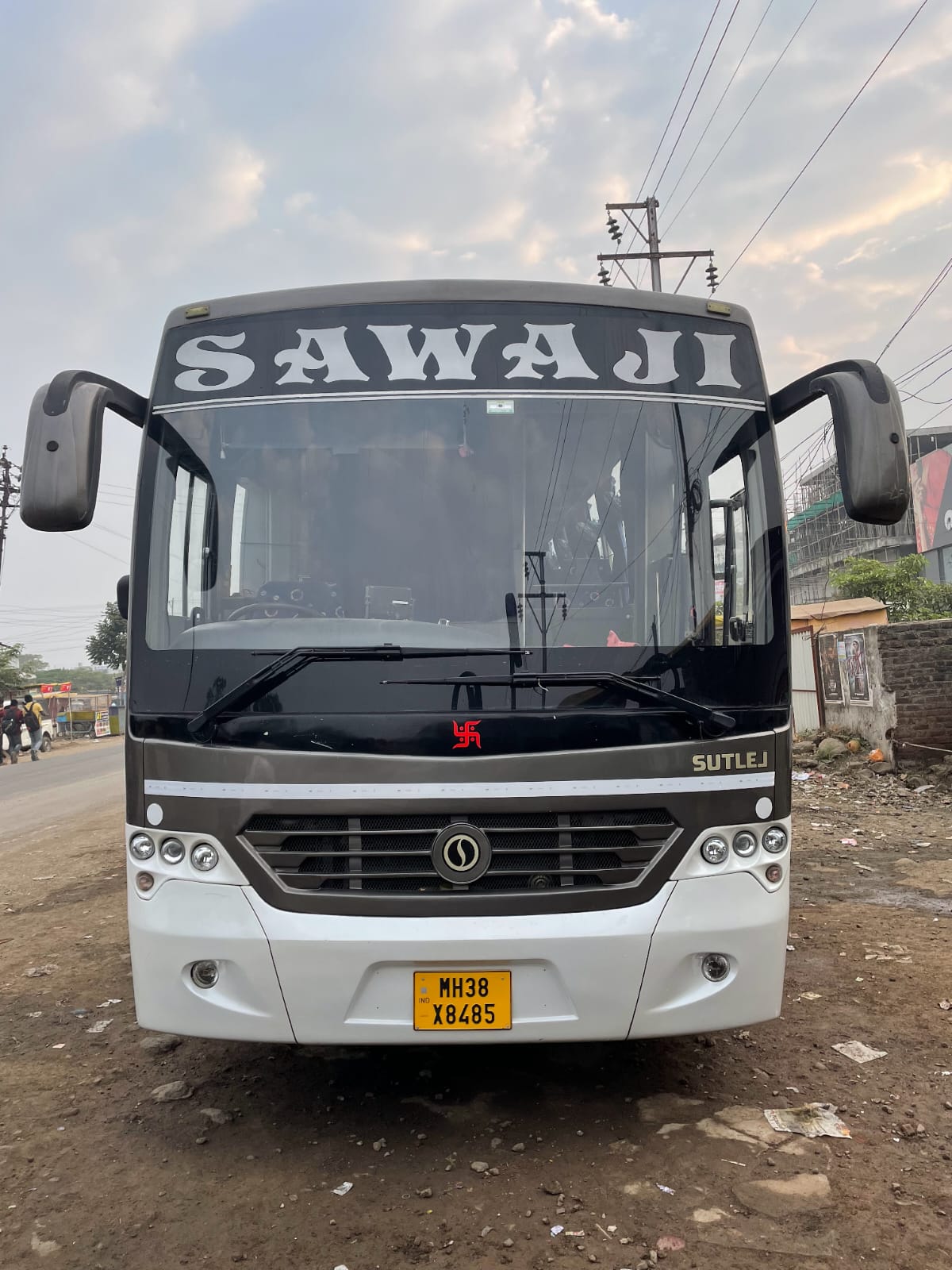 The Journey of Comfort: How Luxury Buses Redefine Travel for Rajesh and Priya