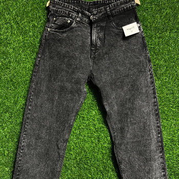 Embrace Comfort and Style: The Journey of Riya and Her Perfect Pair of Baggy Fit Jeans