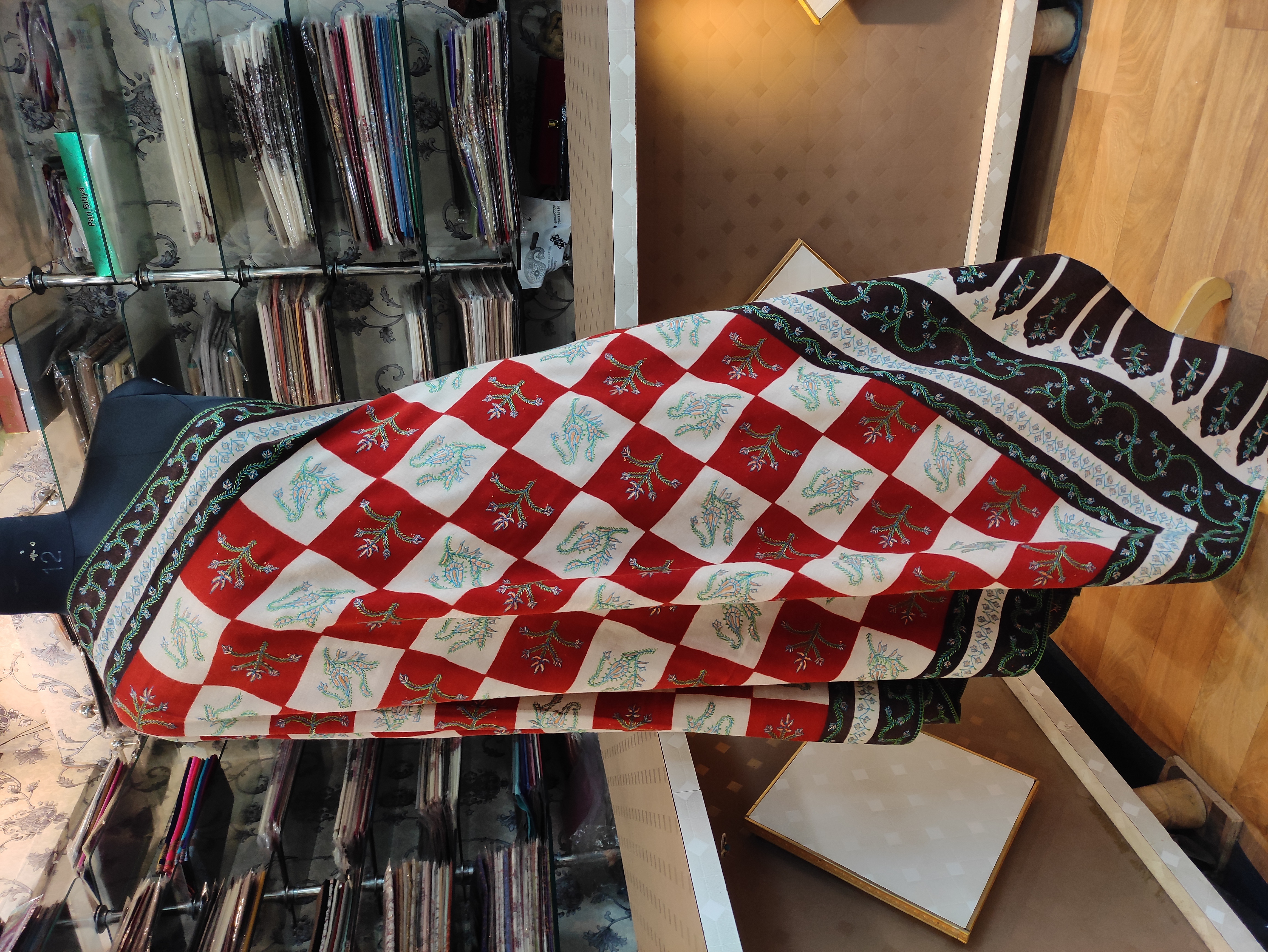 Embrace Elegance: The Semi-Pashmina Scarf for the Discerning Indian Woman