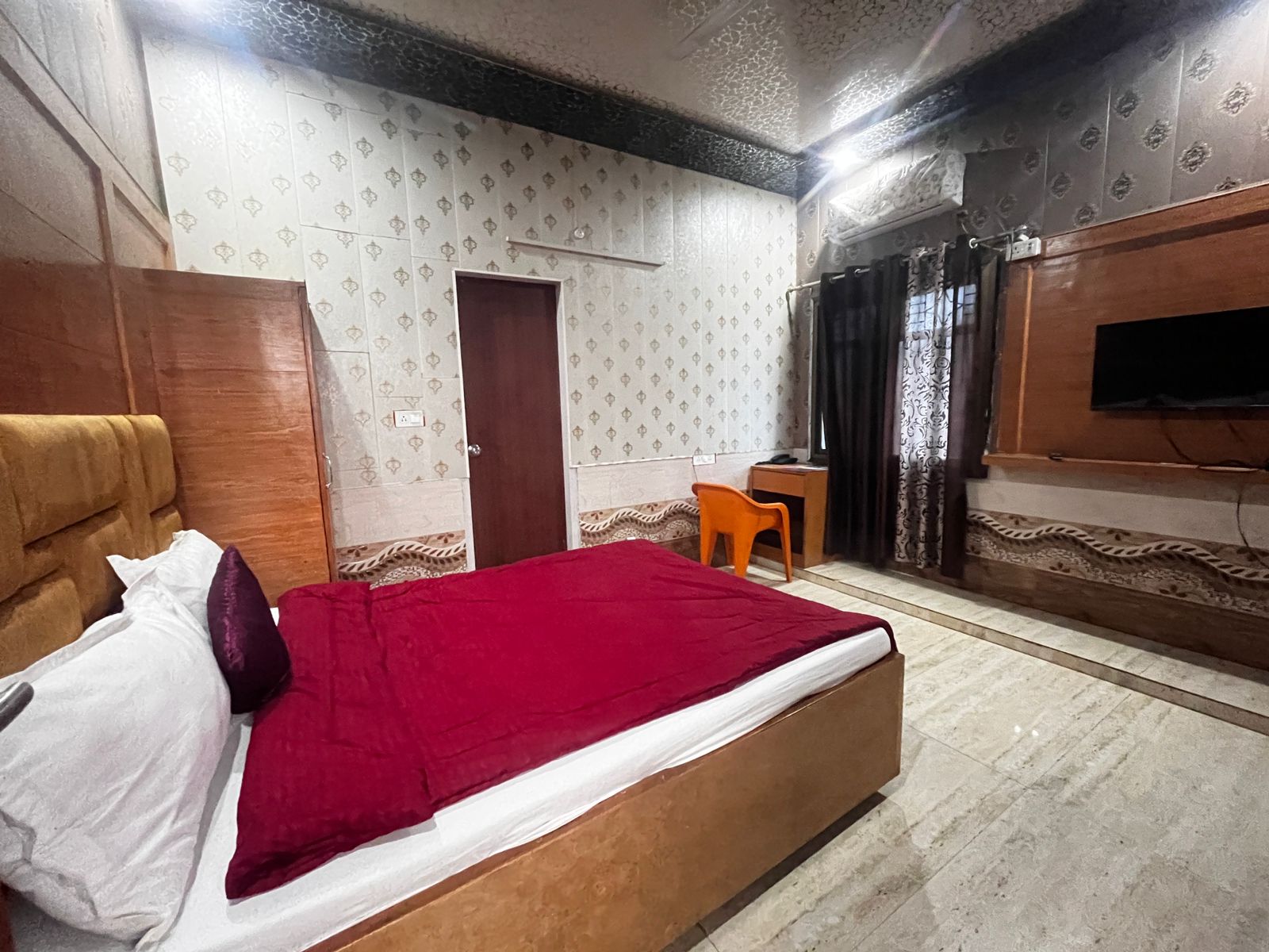 Escape to Comfort: The Super Deluxe AC Room Experience at A5 Hotel