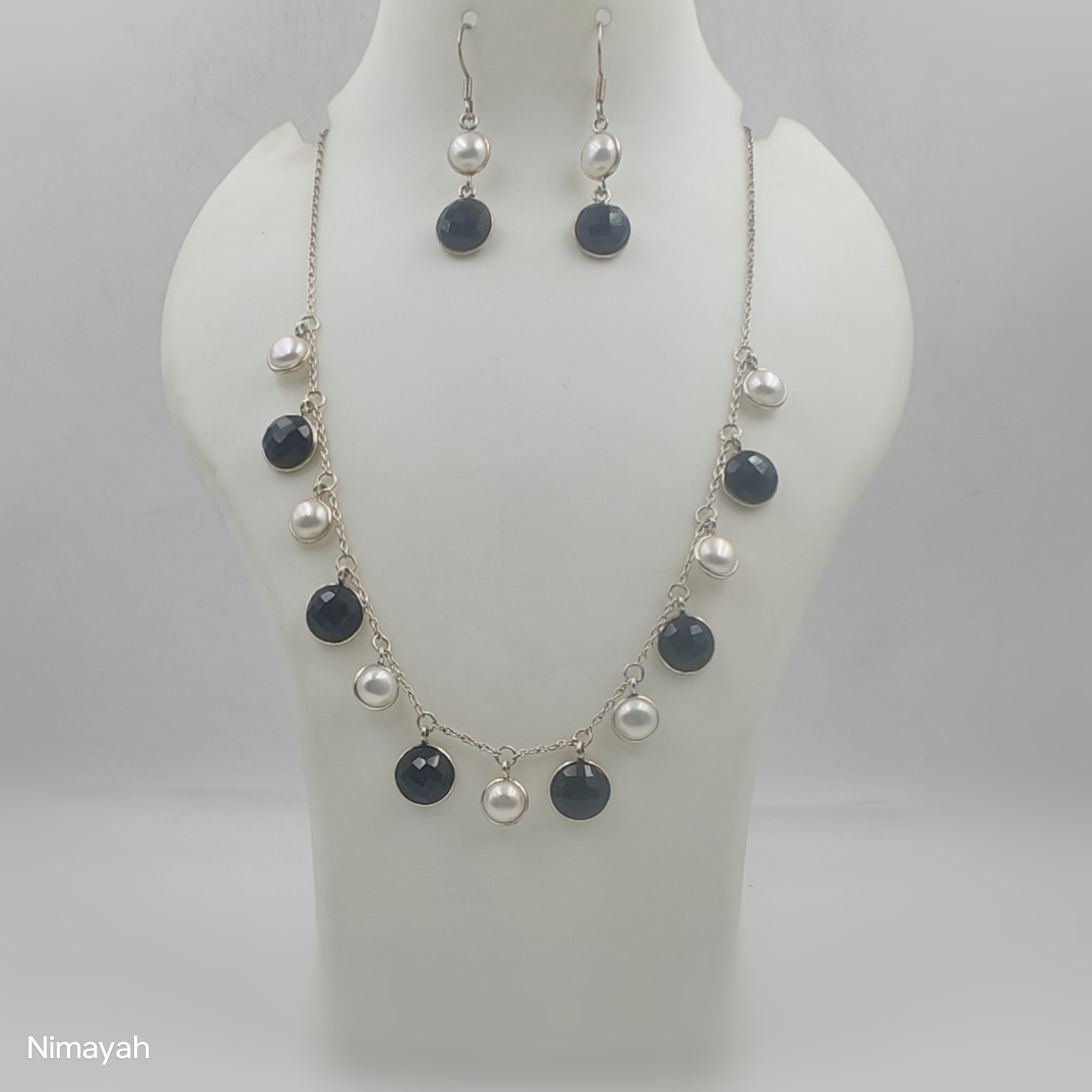 The Black-White Necklace: A Timeless Treasure for the Modern Indian Woman