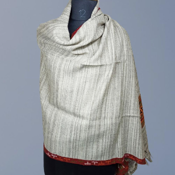 Embrace Warmth and Style: The Perfect Yak Wool Shawl for Every Gentleman